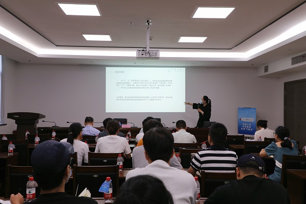 9月14日，，，，Z6尊龙凯时集团举行Z6尊龙凯时讲坛——“国有企业违规谋划投资责任”专题培训.jpg